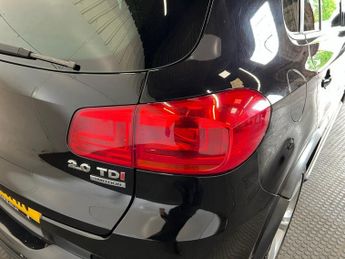VOLKSWAGEN TIGUAN 2.0 TDI BlueMotion Tech R-Line SUV 5dr Diesel DSG 4WD Euro 5 (s/