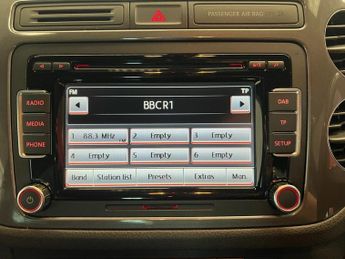 VOLKSWAGEN TIGUAN 2.0 TDI BlueMotion Tech R-Line SUV 5dr Diesel DSG 4WD Euro 5 (s/