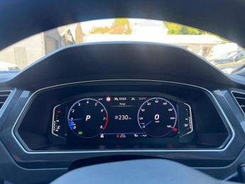 VOLKSWAGEN TIGUAN 1.5 TSI R-Line SUV 5dr Petrol DSG Euro 6 (s/s) (150 ps)