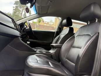 KIA NIRO 1.6h GDi GPF 3 SUV 5dr Petrol Hybrid DCT Euro 6 (s/s) ( 16in All