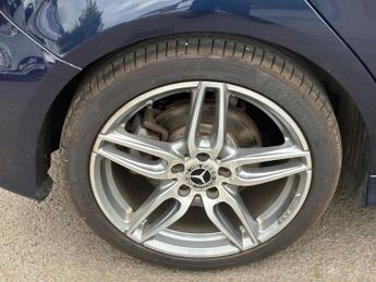 MERCEDES-BENZ A-CLASS 2.1 A220d AMG Line (Executive) Hatchback 5dr Diesel 7G-DCT Euro 