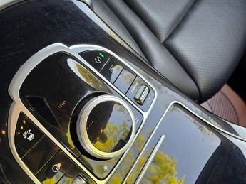 MERCEDES-BENZ GLC 2.1 GLC220d Urban Edition SUV 5dr Diesel G-Tronic+ 4MATIC Euro 6