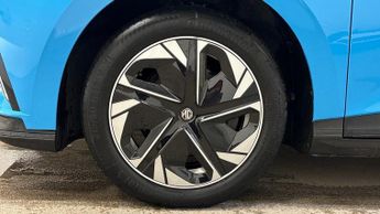 MG MG 4 64kWh Trophy Long Range Hatchback 5dr Electric Auto (203 ps)