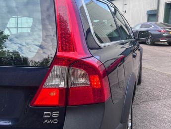 VOLVO XC70 2.4 D5 SE Lux Estate 5dr Diesel Geartronic AWD Euro 5 (205 ps)