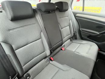 VOLKSWAGEN GOLF 1.6 TDI BlueMotion Tech SE Hatchback 5dr Diesel DSG Euro 5 (s/s)