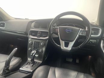 VOLVO V40 CROSS COUNTRY 1.6 D2 Lux Hatchback 5dr Diesel Powershift Euro 5 (s/s) (115 ps)