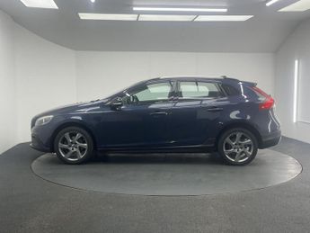 VOLVO V40 CROSS COUNTRY 1.6 D2 Lux Hatchback 5dr Diesel Powershift Euro 5 (s/s) (115 ps)