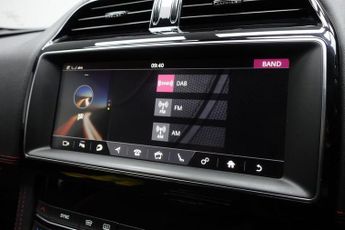 JAGUAR F-PACE 3.0 D300 V6 S SUV 5dr Diesel Auto AWD Euro 6 (s/s) (300 ps)