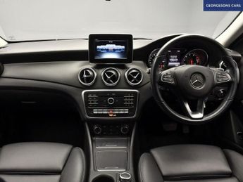 MERCEDES-BENZ GLA 1.6 GLA200 SE (Executive) SUV 5dr Petrol 7G-DCT Euro 6 (s/s) (15