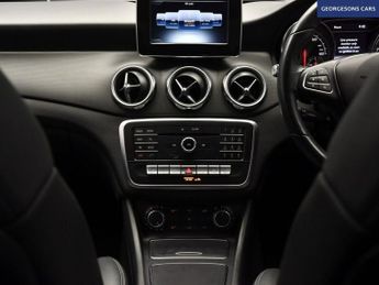MERCEDES-BENZ GLA 1.6 GLA200 SE (Executive) SUV 5dr Petrol 7G-DCT Euro 6 (s/s) (15