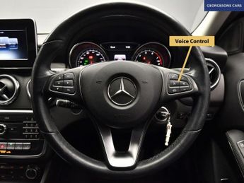 MERCEDES-BENZ GLA 1.6 GLA200 SE (Executive) SUV 5dr Petrol 7G-DCT Euro 6 (s/s) (15