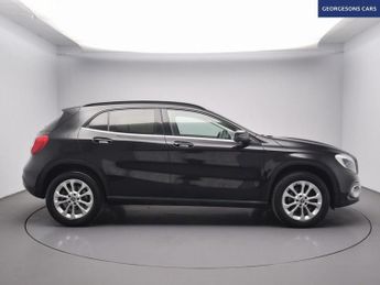 MERCEDES-BENZ 180 1.6 GLA200 SE (Executive) SUV 5dr Petrol 7G-DCT Euro 6 (s/s) (15