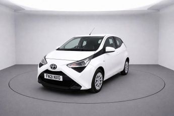 TOYOTA AYGO 1.0 VVT-i x-play Hatchback 5dr Petrol x-shift Euro 6 (Safety Sen