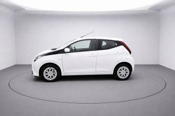 TOYOTA AYGO 1.0 VVT-i x-play Hatchback 5dr Petrol x-shift Euro 6 (Safety Sen