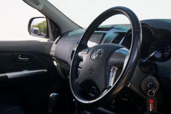 TOYOTA HI-LUX 3.0 D-4D Invincible Pickup Double Cab Diesel Auto 4WD 4dr - Just