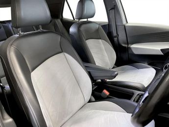 VOLKSWAGEN ID.3 Pro Performance 58kWh Family Hatchback 5dr Electric Auto (204 ps