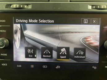 VOLKSWAGEN GOLF 1.4 TSI BlueMotion Tech SE Nav Hatchback 5dr Petrol DSG Euro 6 (