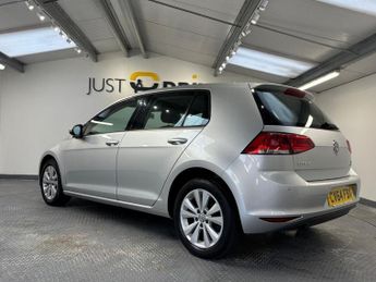 VOLKSWAGEN GOLF 1.6 TDI BlueMotion Tech SE Hatchback 5dr Diesel DSG Euro 5 (s/s)