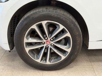 JAGUAR F-PACE 2.0 D180 R-Sport SUV 5dr Diesel Auto AWD Euro 6 (s/s) (180 ps)