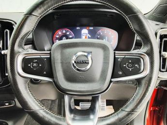 VOLVO XC40 1.5 T3 R-Design Pro SUV 5dr Petrol Auto Euro 6 (s/s) (163 ps)