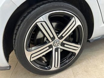 VOLKSWAGEN GOLF 2.0 TSI R Hatchback 5dr Petrol DSG 4Motion Euro 6 (s/s) (310 ps)