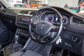 VOLKSWAGEN TIGUAN 2.0 TDI SEL SUV 5dr Diesel DSG Euro 6 (s/s) (150 ps)
