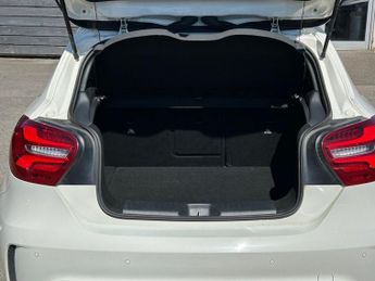 MERCEDES-BENZ A-CLASS 2.1 A200d AMG Line (Premium Plus) Hatchback 5dr Diesel 7G-DCT Eu