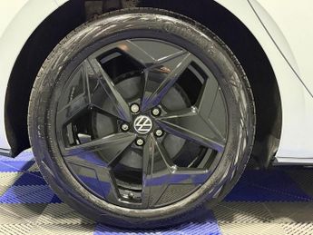 VOLKSWAGEN ID.3 Pro Performance 58kWh 1ST Edition Hatchback 5dr Electric Auto (2