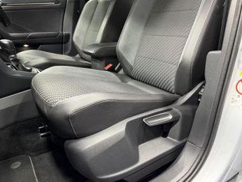 VOLKSWAGEN T-ROC 1.5 TSI GPF EVO R-Line SUV 5dr Petrol DSG Euro 6 (s/s) (150 ps)