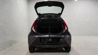 TOYOTA AYGO 1.0 VVT-i x-play Hatchback 5dr Petrol x-shift Euro 6 (Safety Sen