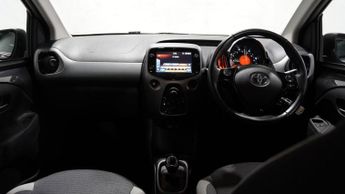 TOYOTA AYGO 1.0 VVT-i x-play Hatchback 5dr Petrol x-shift Euro 6 (Safety Sen