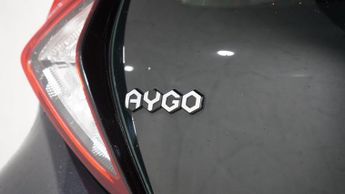 TOYOTA AYGO 1.0 VVT-i x-play Hatchback 5dr Petrol x-shift Euro 6 (Safety Sen
