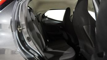 TOYOTA AYGO 1.0 VVT-i x-play Hatchback 5dr Petrol x-shift Euro 6 (Safety Sen