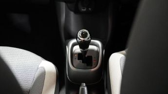 TOYOTA AYGO 1.0 VVT-i x-play Hatchback 5dr Petrol x-shift Euro 6 (Safety Sen