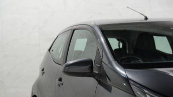 TOYOTA AYGO 1.0 VVT-i x-play Hatchback 5dr Petrol x-shift Euro 6 (Safety Sen