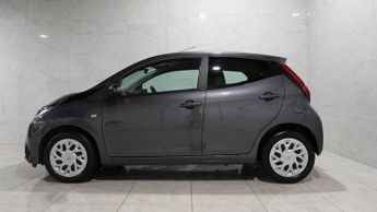 TOYOTA AYGO 1.0 VVT-i x-play Hatchback 5dr Petrol x-shift Euro 6 (Safety Sen