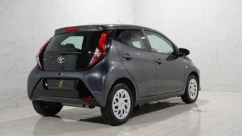 TOYOTA AYGO 1.0 VVT-i x-play Hatchback 5dr Petrol x-shift Euro 6 (Safety Sen