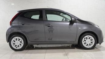 TOYOTA AYGO 1.0 VVT-i x-play Hatchback 5dr Petrol x-shift Euro 6 (Safety Sen