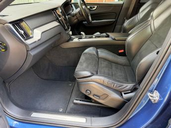 VOLVO XC60 2.0h T8 Twin Engine 10.4kWh R-Design Pro SUV 5dr Petrol Plug-in 