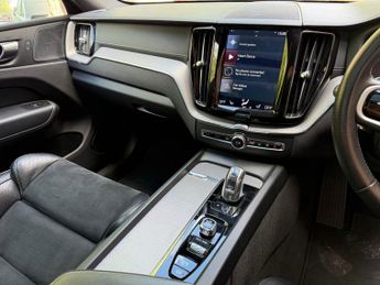 VOLVO XC60 2.0h T8 Twin Engine 10.4kWh R-Design Pro SUV 5dr Petrol Plug-in 