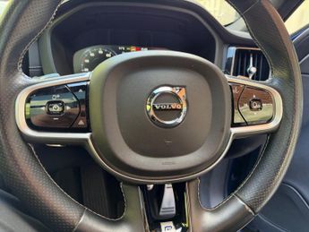 VOLVO XC60 2.0h T8 Twin Engine 10.4kWh R-Design Pro SUV 5dr Petrol Plug-in 