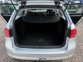 VOLKSWAGEN PASSAT 2.0 TDI BlueMotion Tech SE Estate 5dr Diesel DSG Euro 5 (s/s) (1