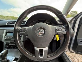 VOLKSWAGEN PASSAT 2.0 TDI BlueMotion Tech SE Estate 5dr Diesel DSG Euro 5 (s/s) (1