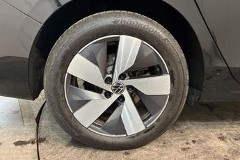 VOLKSWAGEN PASSAT 1.5 TSI eHybrid 19.7kWh Life Estate 5dr Petrol Plug-in Hybrid DS