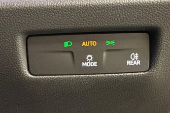 VOLKSWAGEN PASSAT 1.5 TSI eHybrid 19.7kWh Life Estate 5dr Petrol Plug-in Hybrid DS