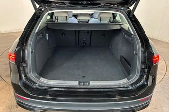 VOLKSWAGEN PASSAT 1.5 TSI eHybrid 19.7kWh Life Estate 5dr Petrol Plug-in Hybrid DS