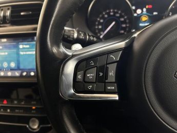 JAGUAR F-PACE 2.0 D180 R-Sport SUV 5dr Diesel Auto AWD Euro 6 (s/s) (180 ps)