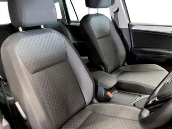 VOLKSWAGEN TIGUAN 2.0 TDI SE Navigation SUV 5dr Diesel DSG Euro 6 (s/s) (150 ps)