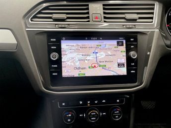 VOLKSWAGEN TIGUAN 2.0 TDI SE Navigation SUV 5dr Diesel DSG Euro 6 (s/s) (150 ps)