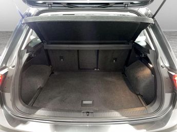 VOLKSWAGEN TIGUAN 2.0 TDI SE Navigation SUV 5dr Diesel DSG Euro 6 (s/s) (150 ps)